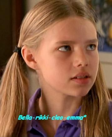 bella_kiskoraban_emberkent.jpg bella_kiskoraban_emberkent.jpg