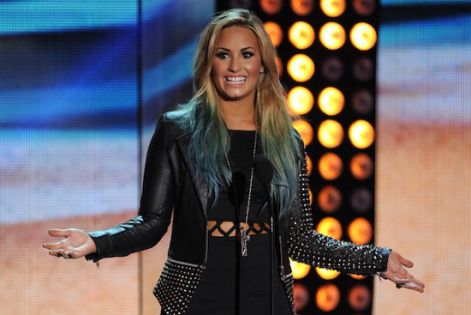 szineshaj-demi-02.jpg szineshaj-demi-02.jpg